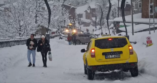 Rize ve Artvin'de kar nedeniyle 119 köy yolu ulaşıma kapandı