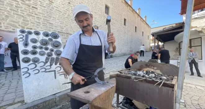 Safranbolu'da zanaatkarlar, kaybolmaya yüz tutan meslekleri icra etti