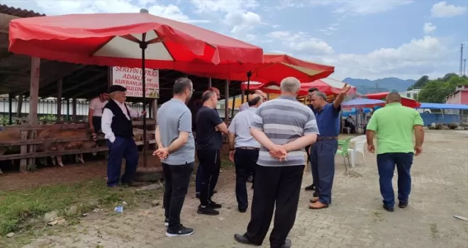 Salıpazarı’nda kurbanlıklar sahiplerini bekliyor