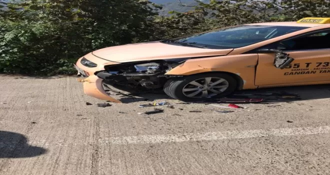 Salıpazarı’nda taksi ile motosikletin çarpışması sonucu 1 kişi yaralandı