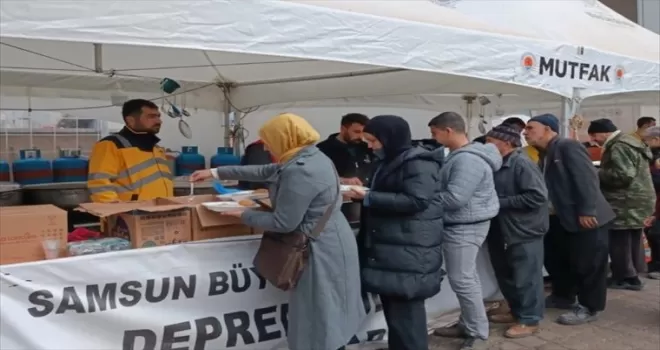 Samsun Büyükşehir Belediyesi Kahramanmaraş’ta 365 bin kişiye yemek dağıttı