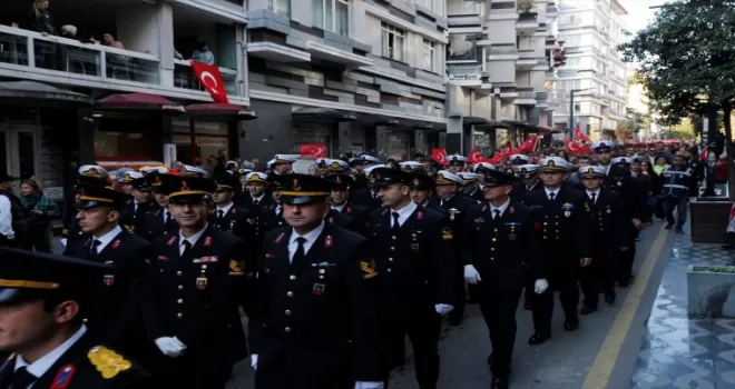 Samsun'da 1919 metrelik Türk bayrağıyla Cumhuriyet Yürüyüşü yapıldı