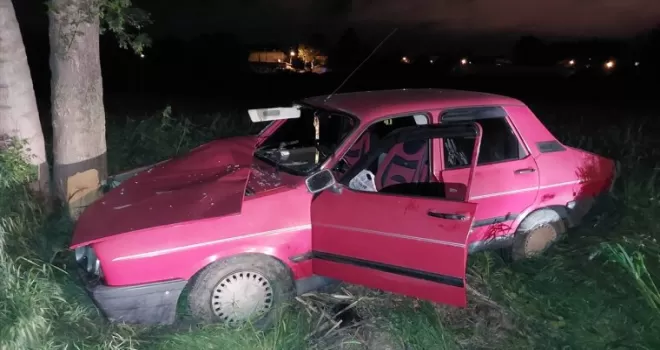 Samsun’da ağaca çarpan otomobil sürücüsü yaralandı