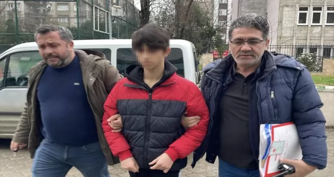 Samsun'da annesini darbeden ağabeyini bıçakla öldüren lise öğrencisi adliyede