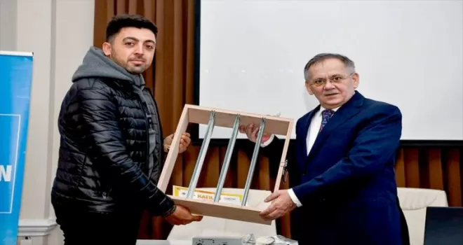 Samsun'da arı zehrinin üretimi için arıcılara aparat dağıtıldı