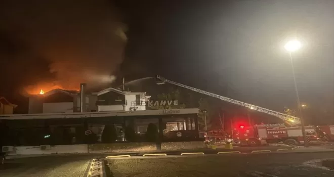 Samsun'da bir otelin çatısında yangın çıktı