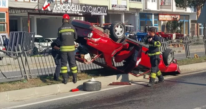 Samsun'da devrilen otomobildeki 2 kişi yaralandı