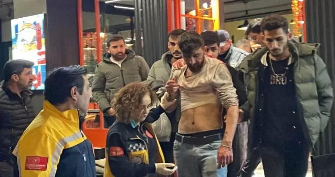 Samsun’da eğlence mekanında bıçakla yaralanan kişi hastaneye kaldırıldı
