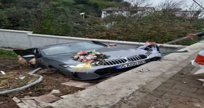 Samsun’da gelin arabasının yaptığı trafik kazasında 2 kişi yaralandı
