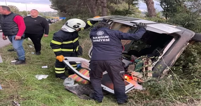 Samsun’da hafif ticari aracın hendeğe devrilmesi sonucu 3 kişi yaralandı