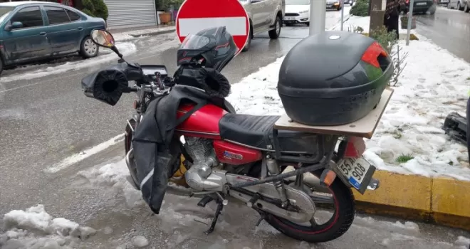 Samsun’da hafif ticari araçla çarpışan motosikletin sürücüsü yaralandı