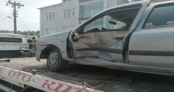 Samsun’da hafif ticari araçla otomobil çarpıştı, 4 kişi yaralandı