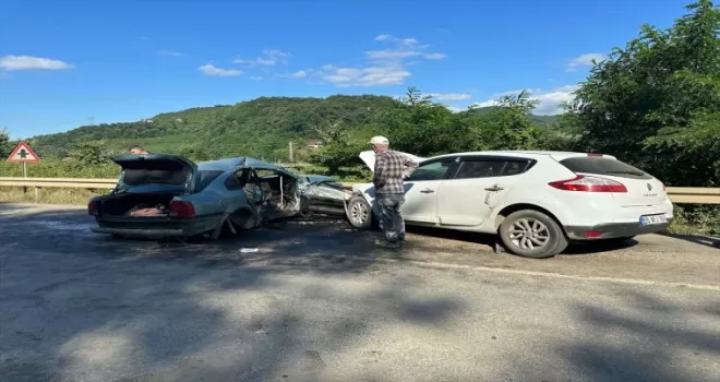 Samsun’da iki otomobil çarpıştığı kazada 1 kişi öldü, 4 kişi yaralandı