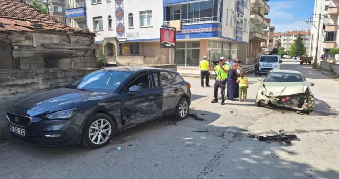 Samsun’da iki otomobilin çarpıştığı kazada 2 kişi yaralandı