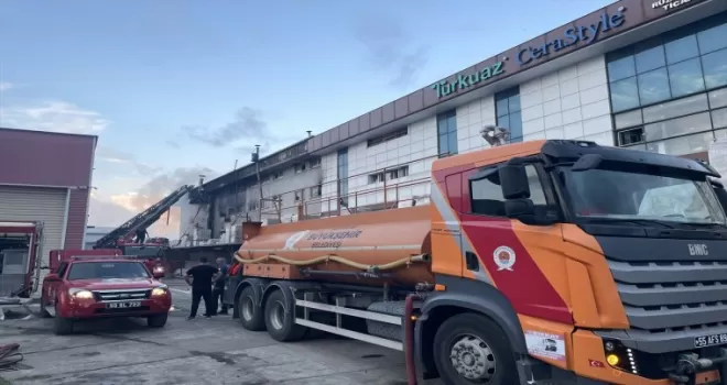 Samsun’da inşaat malzemesi satan iş yerinde çıkan yangın söndürüldü