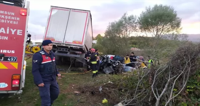 Samsun'da kamyonla otomobilin çarpışması sonucu 2 kişi öldü