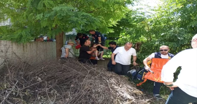 Samsun’da kolu bahçenin demir korkuluğuna saplanan çocuk hastaneye kaldırıldı
