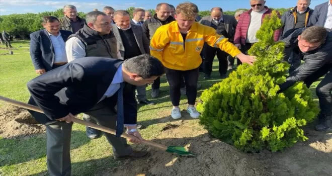 Samsun'da "Milli Ağaçlandırma Günü" kapsamında fidanlar toprakla buluştu