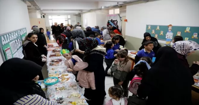 Samsun’da minik öğrenciler okul koridorunda yerli malı kapsamında tezgah açtı
