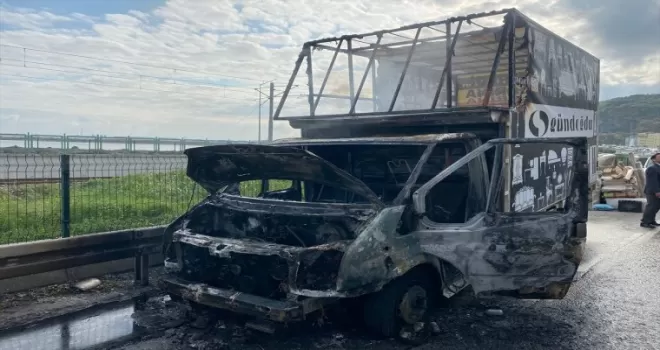 Samsun'da mobilya yüklü kamyonet yandı