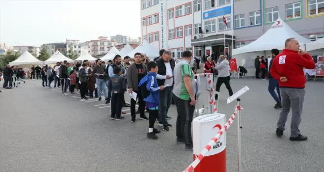 Samsun'da öğrenciler ve velileri kan bağışında bulundu