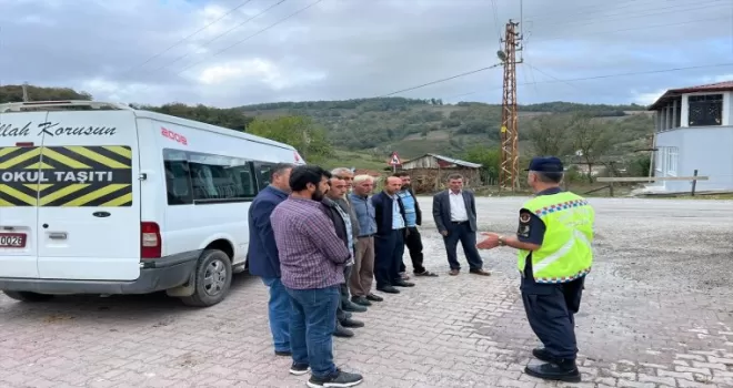 Samsun’da okul servisi şoförlerine trafik eğitimi verildi