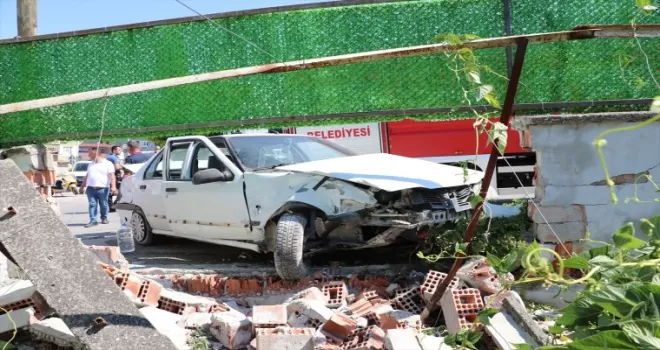 Samsun’da otomobil ile hafif ticari aracın çarpışması sonucu 3 kişi yaralandı