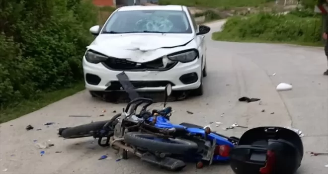Samsun’da otomobille çarpışan motosikletteki 2 kişi yaralandı