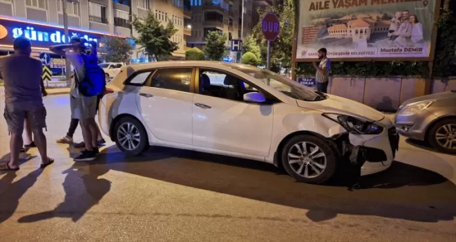 Samsun’da otomobille çarpışan motosikletteki  2 kişi yaralandı