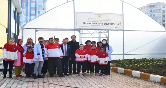 Samsun'da özel öğrenciler serada kışlık sebze yetiştiriyor