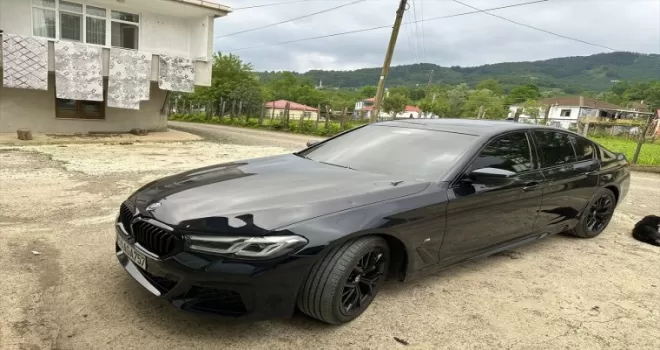 Samsun’da park halindeki bir otomobile yorgun mermi isabet etti