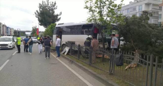 Samsun’da refüje çarpan personel servisindeki 9 kişi yaralandı