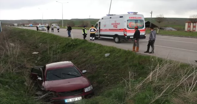 Samsun’da şarampole düşen otomobildeki 3 kişi yaralandı