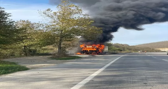 Samsun’da seyir halindeki tır yandı