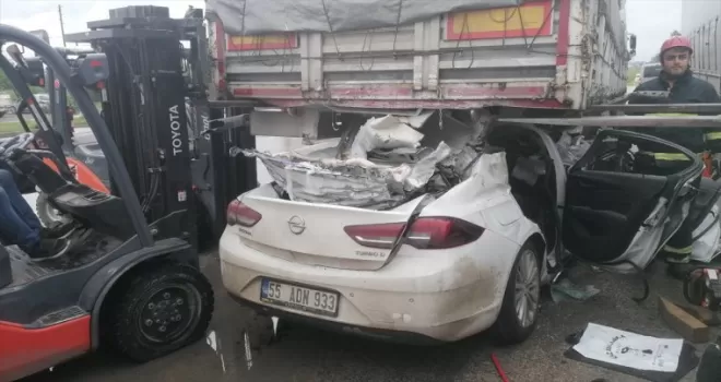 Samsun’da tırın altına giren otomobilin sürücüsü hayatını kaybetti