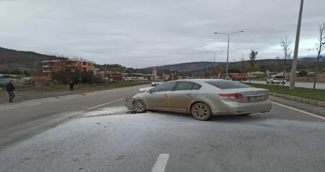 Samsun'da tırla çarpışan otomobilin sürücüsü yaralandı