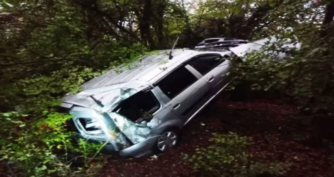 Samsun'da yol kenarına devrilen otomobildeki 1 kişi öldü, 3 kişi yaralandı
