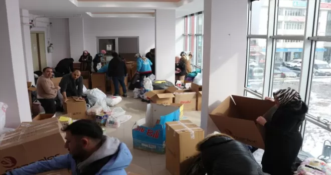 Samsun'dan deprem bölgesine yardımlar sürüyor