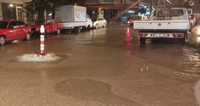 Samsun'un Bafra ilçesinde sağanak hayatı olumsuz etkiledi
