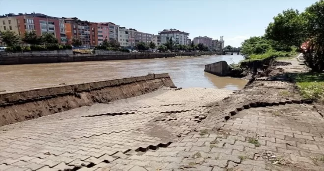 Samsun’un Terme ilçesinde taşkın suyu çekilmeye başladı