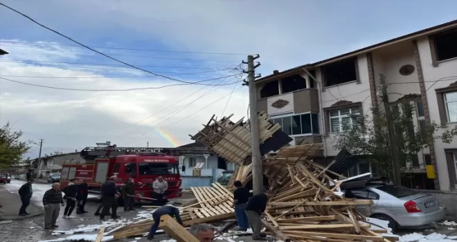 Samsun ve Tokat’ta fırtına hayatı olumsuz etkiledi