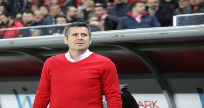 Samsunspor Teknik Direktörü Eroğlu’nun “kırmızı kazak“ uğuru