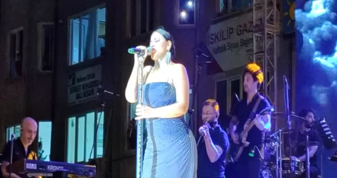 Sanatçı Zara, İskilip’te konser verdi