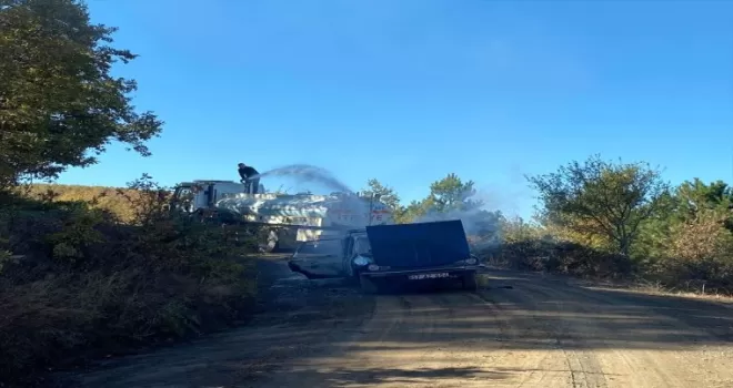 Saraydüzü’nde seyir halindeki otomobilde yangın sonucu hasar oluştu
