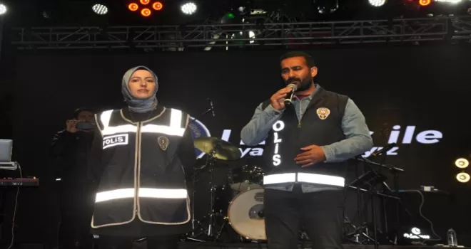 Şarkıcı Manuş Baba Gümüşhacıköy’de konser verdi