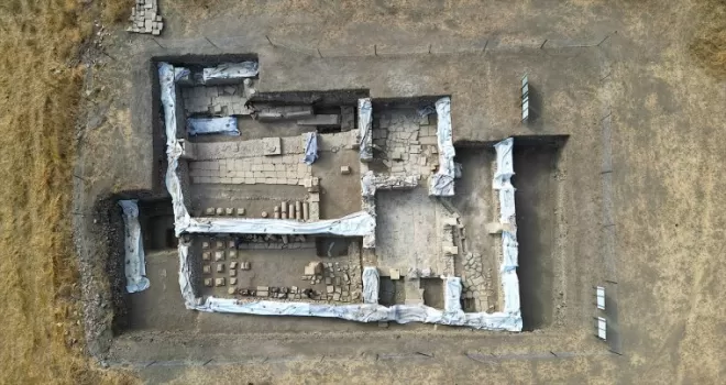 Satala Antik Kenti’ndeki kazıda çok kollu şamdan bulundu