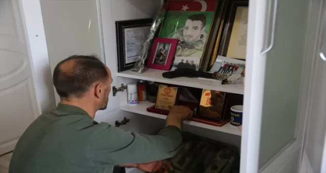 Şehit ailesi oğullarının hatırasını odasında yaşatıyor