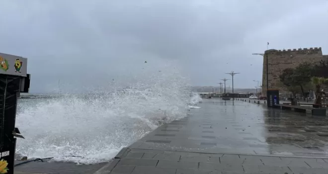 Sinop’ta fırtınada 4 metrelik dalgalar oluştu