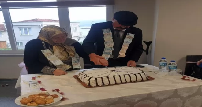 Sinop'ta huzurevinde tanışan yaşlı çift için düğün töreni düzenlendi