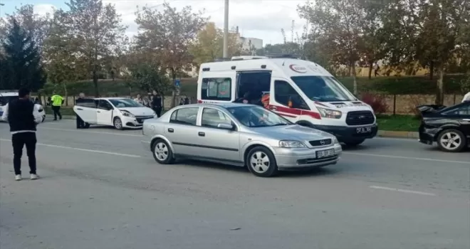 Sinop’ta iki otomobilin çarpıştığı kazada 4 kişi yaralandı